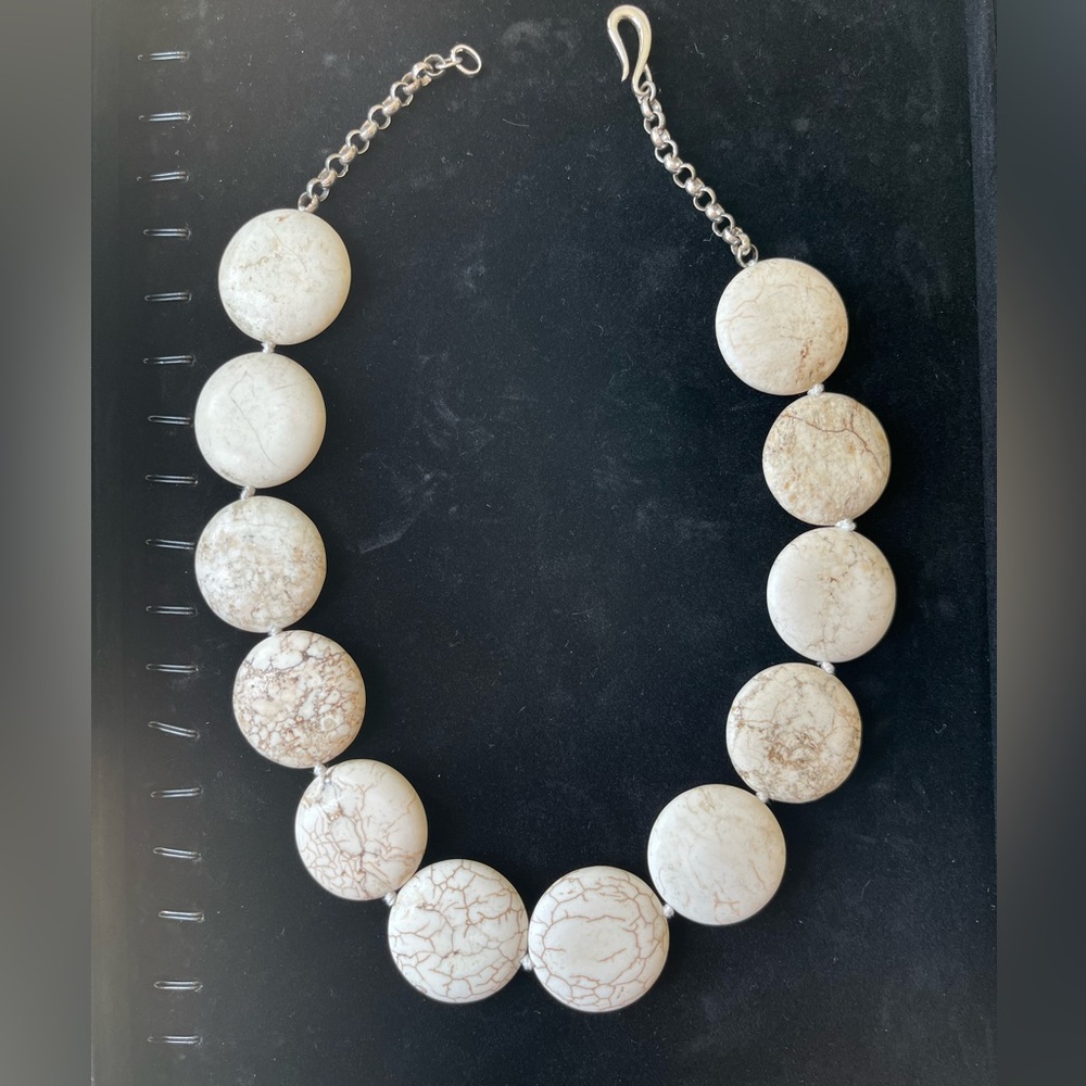 White Stones with brown sparkling necklace